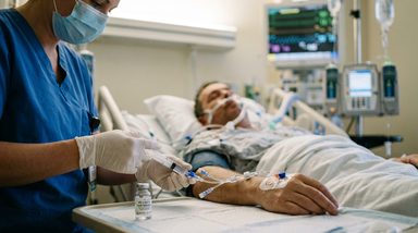 4% Tetrasodium EDTA Lock Reduces CVAD Complications in ICU Adults